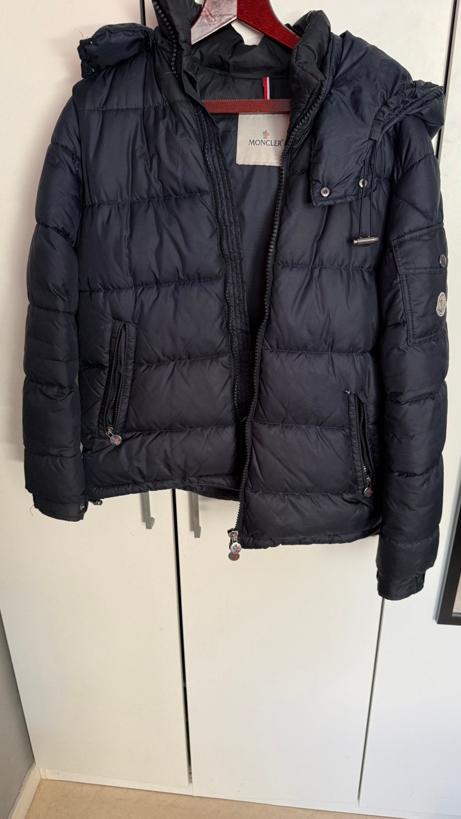 Marineblauwe jas Moncler, Verzenden, Zo goed als nieuw, Blauw