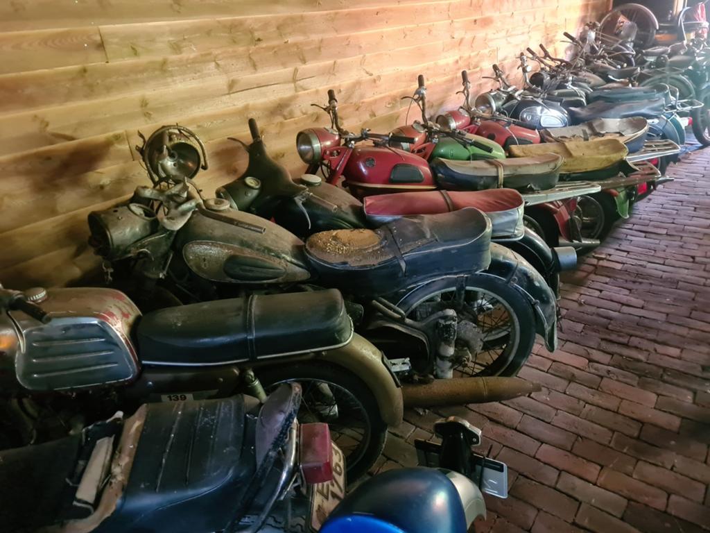 Heel veel Oldtimer Motoren en Bromfietsen te koop, Motoren