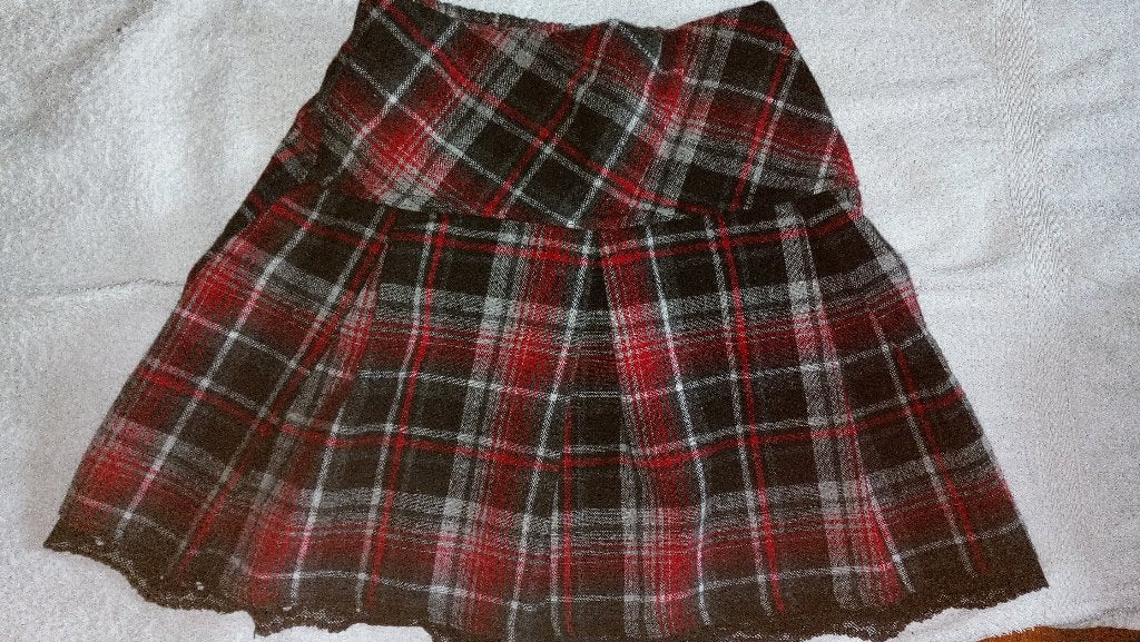 p'tit môme, une jupe d'hiver/30%laine/ +un gilet taille 12 a, Enlèvement ou Envoi