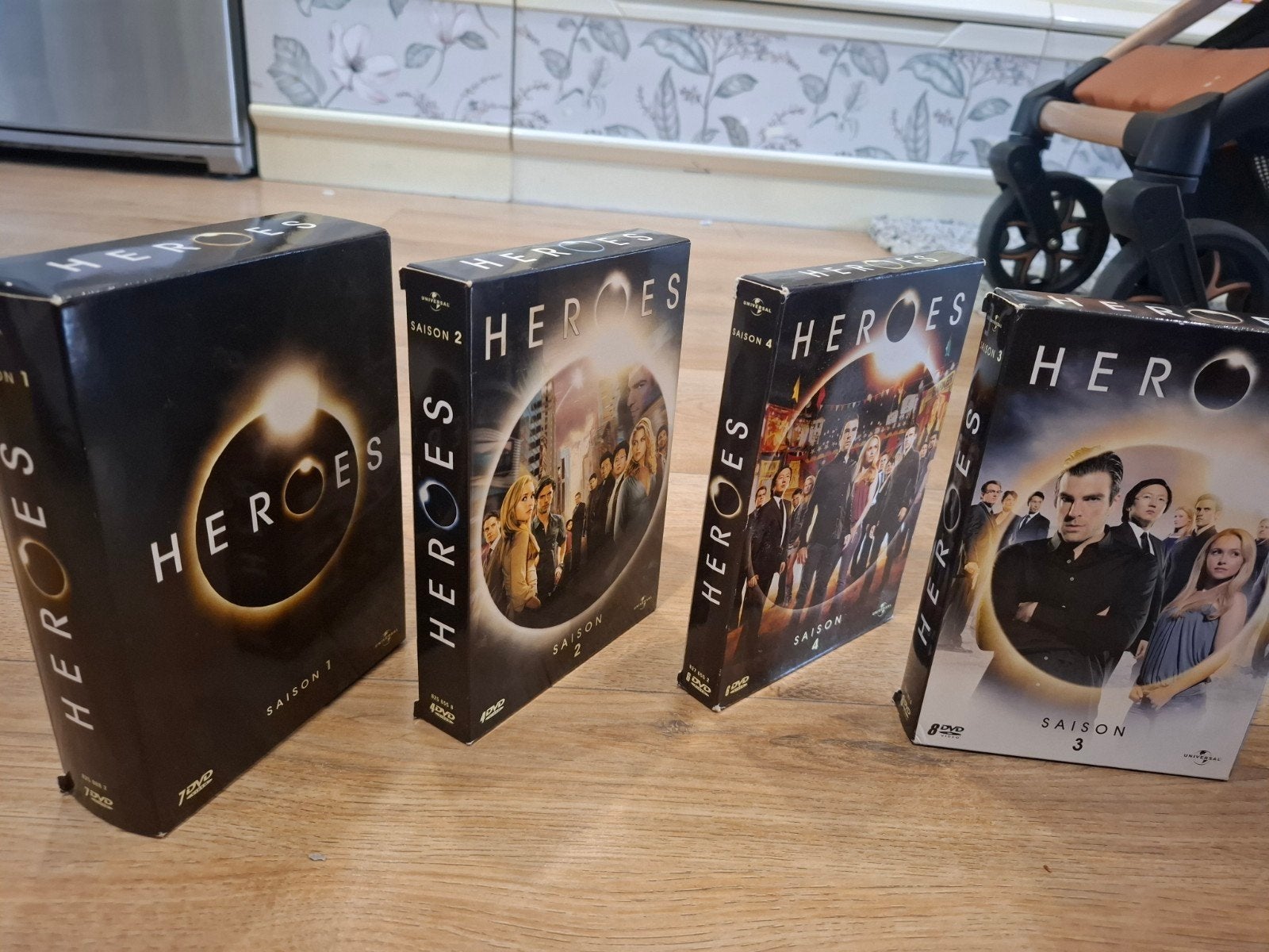 HEROES – Intégrale des saisons 1 à 4, Boeken, Fantasy, Ophalen of Verzenden