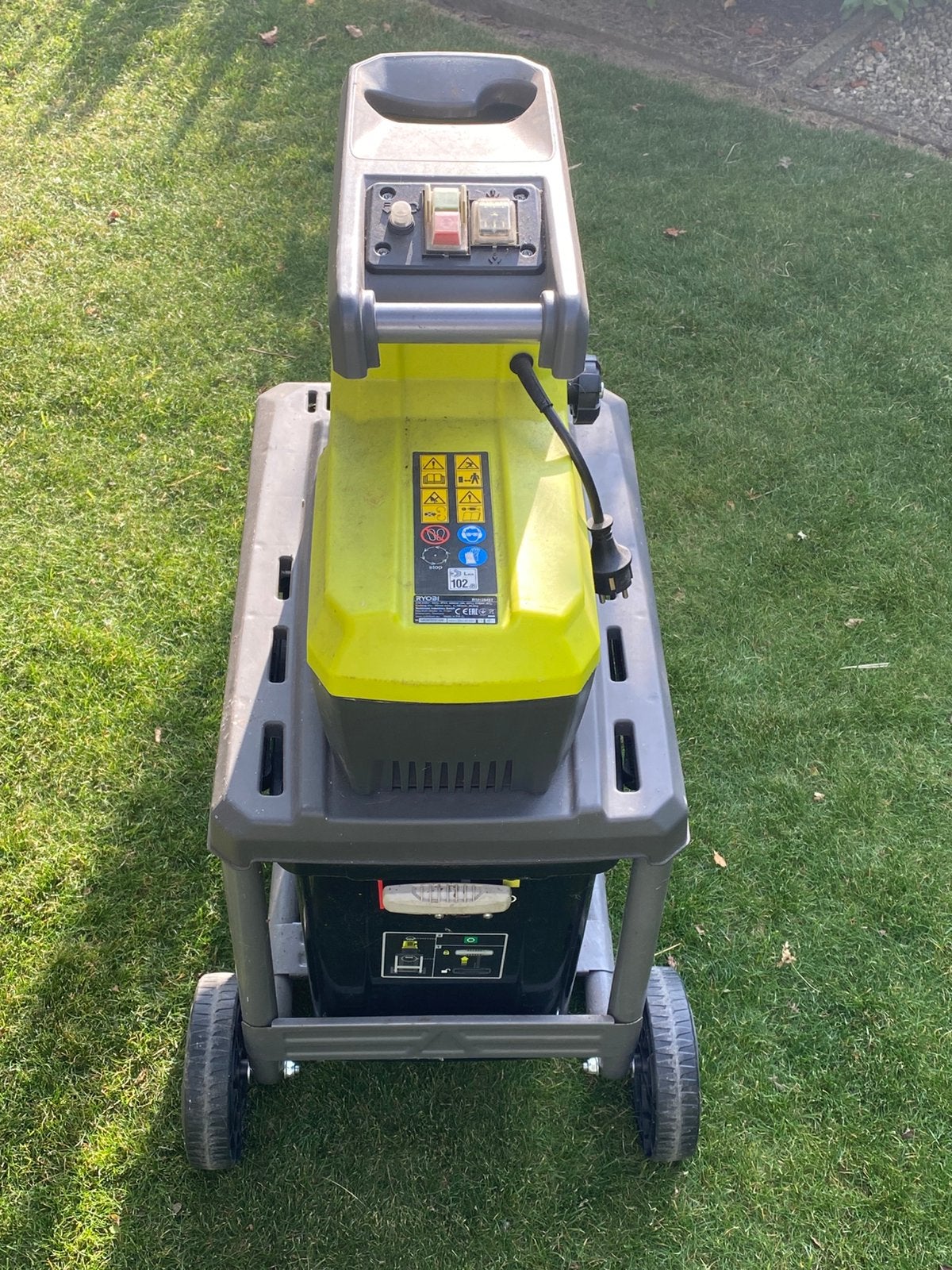 Broyeur électrique Ryobi 2800W avec bac de collecte de 55L, Enlèvement, Comme neuf, Sac de ramassage