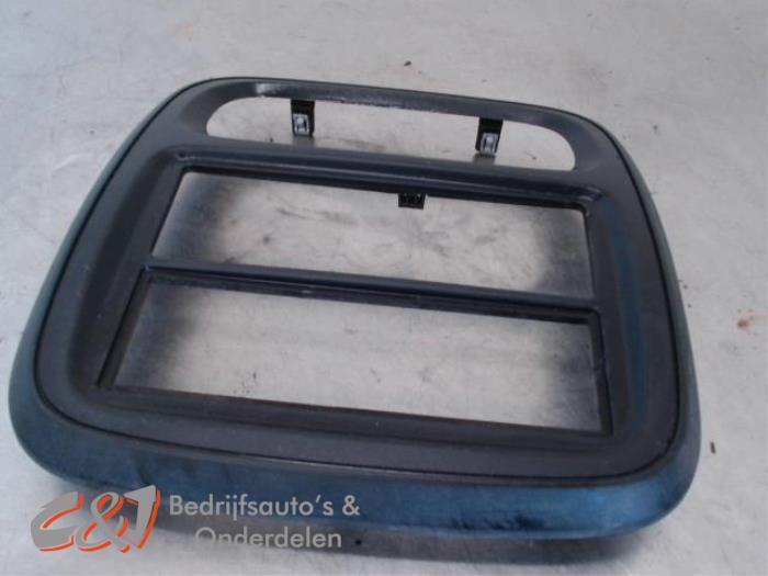 Cadre radio d'un Renault Trafic, Renault, -, 3 mois de garantie, Utilisé