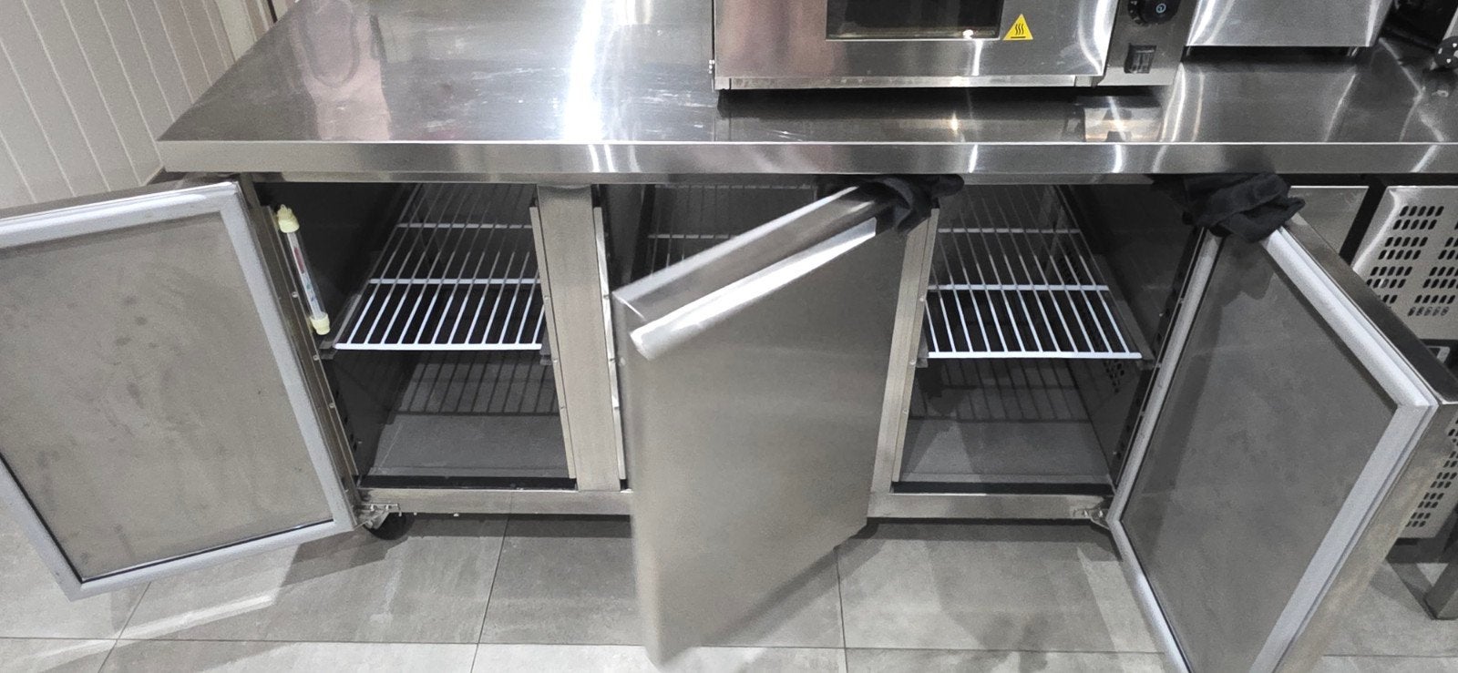 Professionele Werkbankkoeling 3 Deuren.Slechts 8 maanden oud, Zakelijke goederen, Horeca | Meubilair en Inrichting, Ophalen, Gebruikt