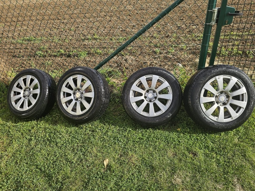 4 Jantes Alu 16" d'Origine Mercedes avec Pneus, Gebruikt, 16 inch, All Season, Band(en)