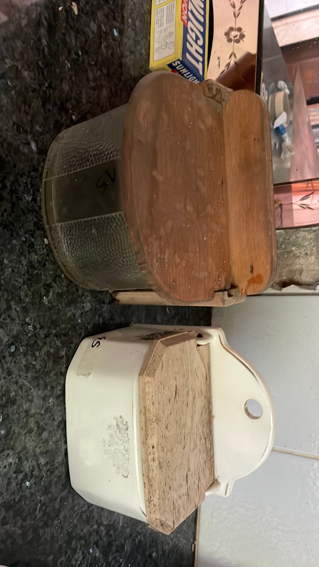 Twee oude zoutpotten, Ophalen