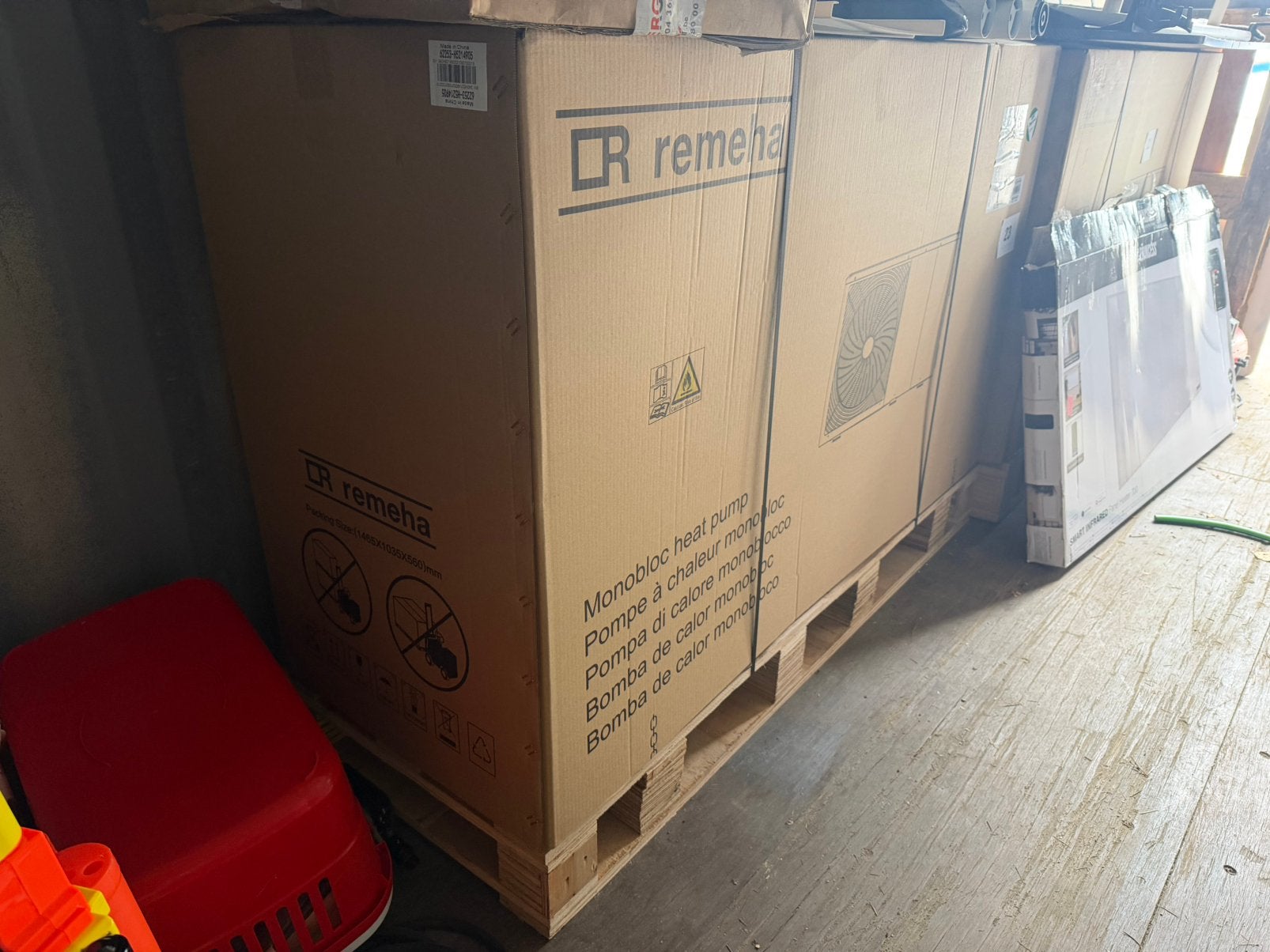 NIEUWE REMEHA MONOBLOC 16 KW WARMTEPOMP, Doe-het-zelf en Bouw, Ophalen, Zo goed als nieuw