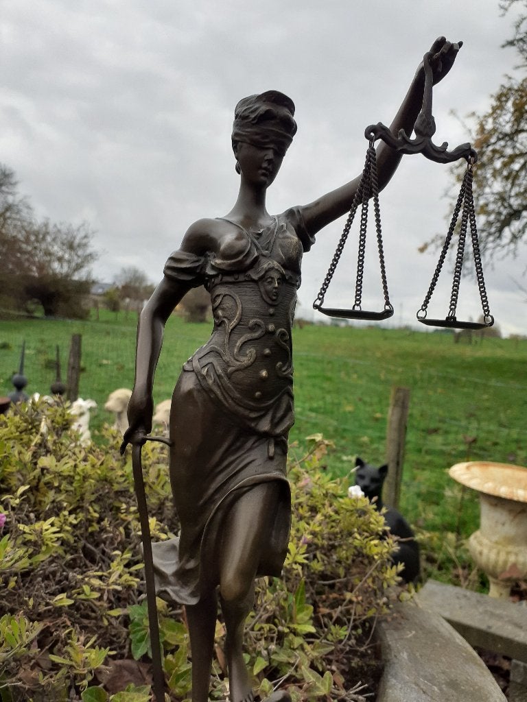 Statue en bronze signé sur socle marbre (lady justice), Enlèvement ou Envoi, Bronze