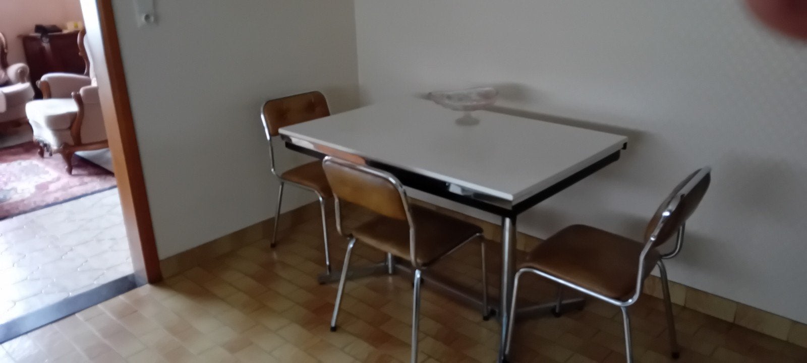 Tafel en stoelen, Immo