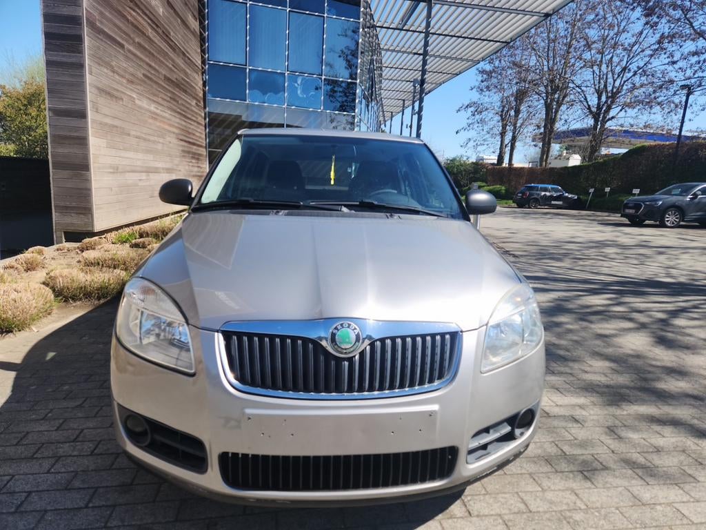 Skoda Fabia Break 1.2i essence. 1 propriétaire. carnet, Auto's, Bedrijf, Euro 4, Onderhoudsboekje, Centrale vergrendeling