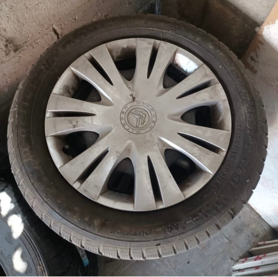 Citroën banden, Auto diversen, Wieldoppen, Ophalen of Verzenden, Zo goed als nieuw