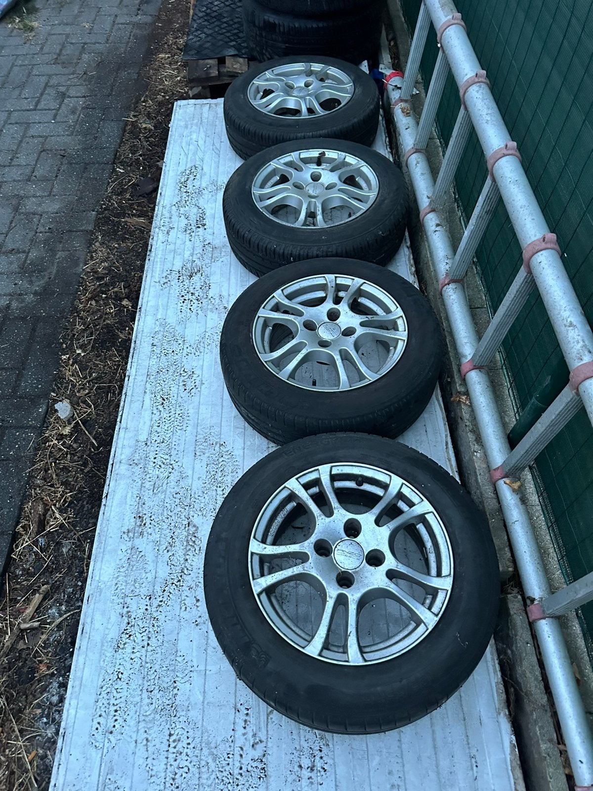 186/65-15 4x108 velgen met banden citroen peugeot, Auto-onderdelen, Banden en Velgen, Ophalen, Band(en)