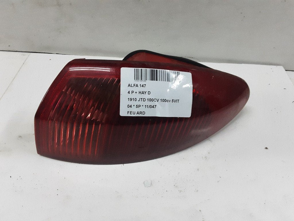 ACHTERLICHT RECHTS Alfa Romeo 147 (937) (01-2000/03-2010), Gebruikt, Mevr. I. Hauben, Alfa Romeo, Rue de l'Espoir 34 34
4030  GRIVEGNÉE, BE