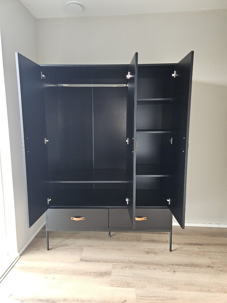 stoere zwarte kleerkast, Enlèvement, Comme neuf, Avec tiroir(s)