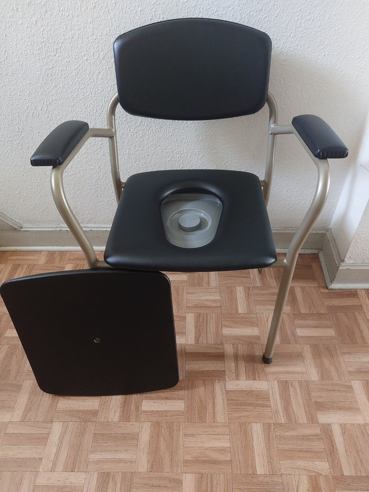 Chaise percée, Divers, Chaises roulantes, Enlèvement
