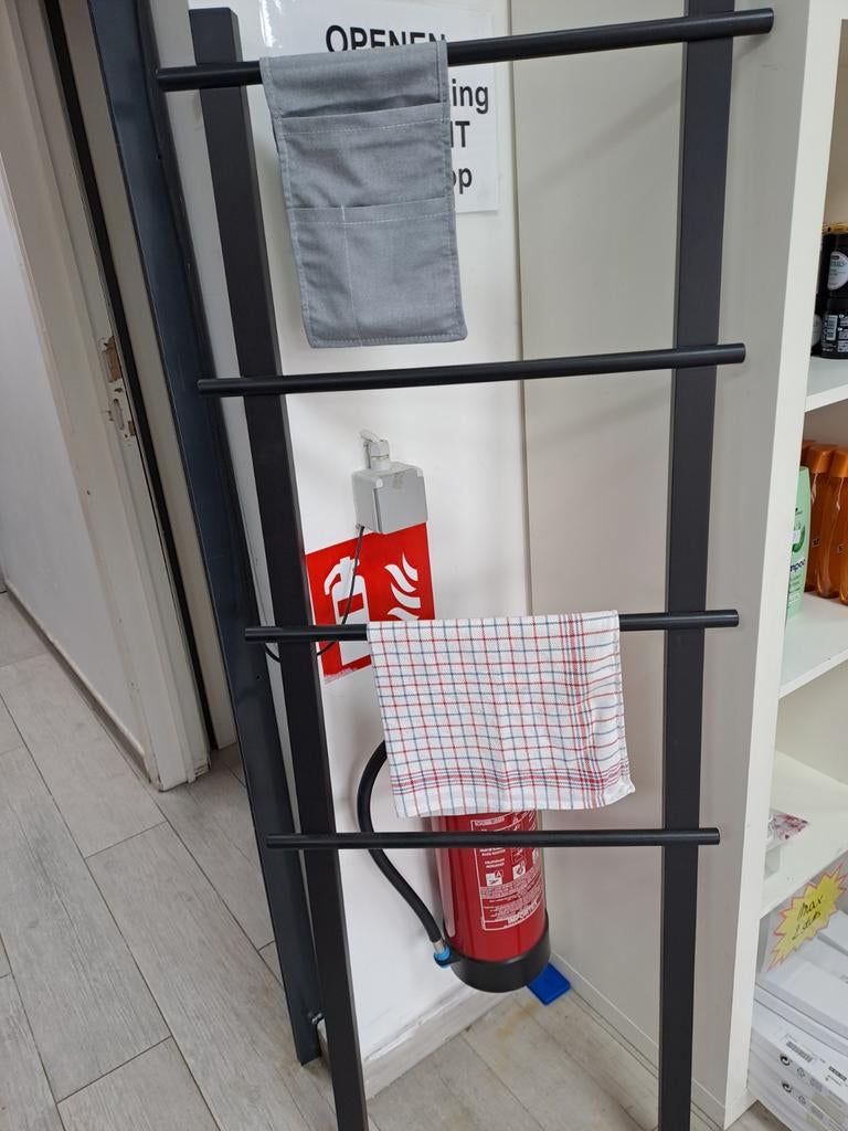 Porte-serviettes Ikea, Enlèvement
