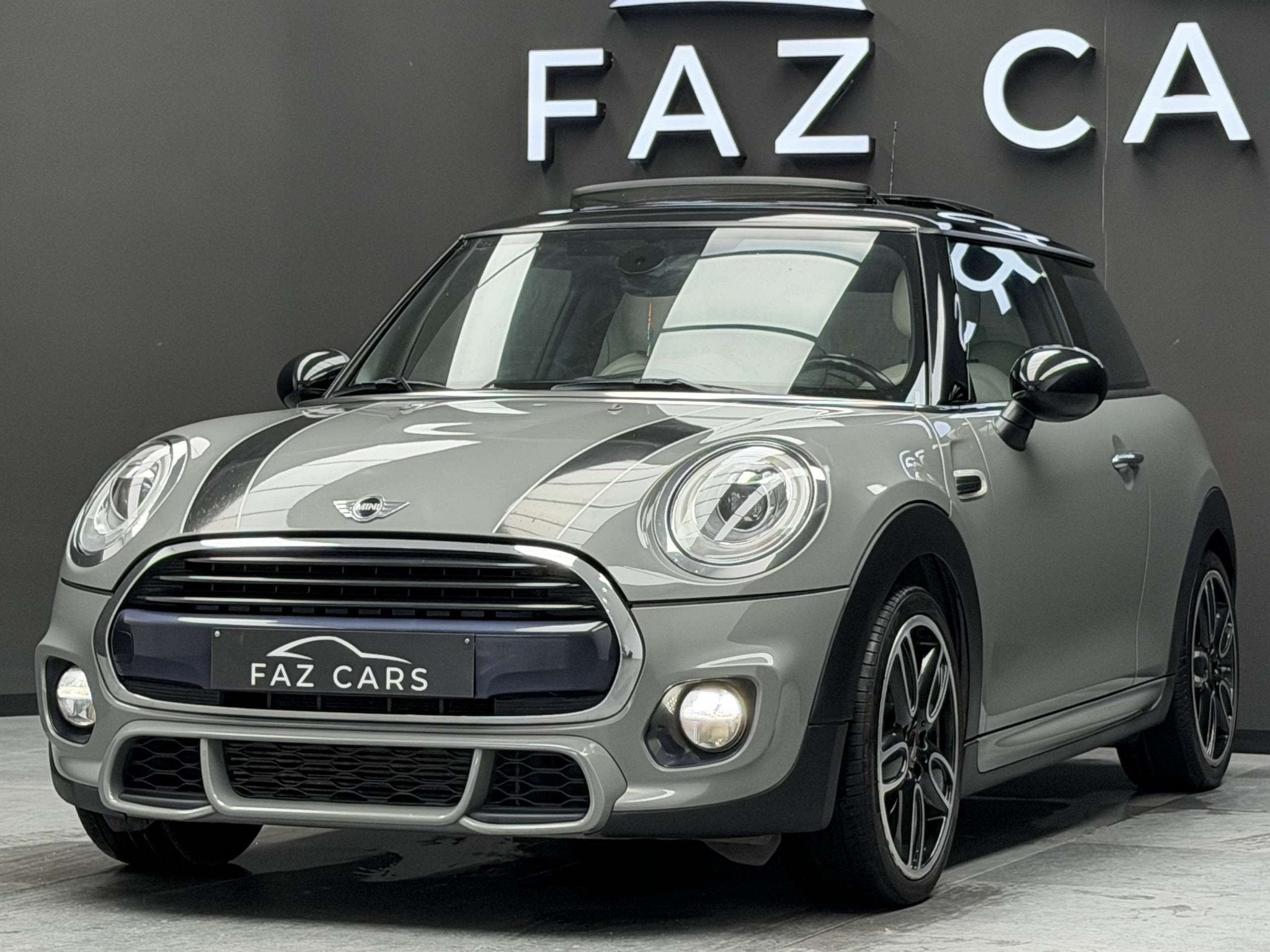 MINI Cooper D 1.5 D *1ER PROP + ÉDITION JCW + JANTES + GARA, Auto's, Voorwielaandrijving, Gebruikt, 116 pk, Leder