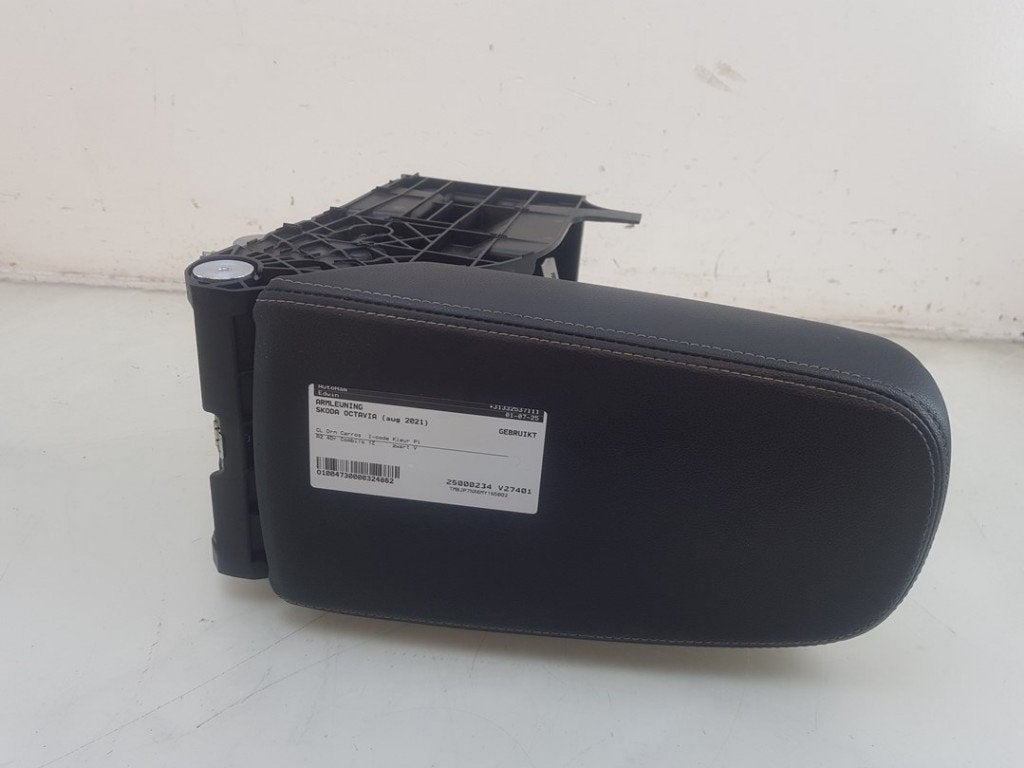 ACCOUDOIR CENTRAL Skoda Octavia Combi (NXAC) (01-2019/-), Utilisé, Skoda
