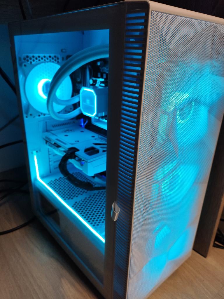 Watergekoelde i7 Performance Gaming Pc met RTX 5060, Informatique & Logiciels, Ordinateurs de bureau, 4 Ghz ou plus, SSD, Avec carte vidéo