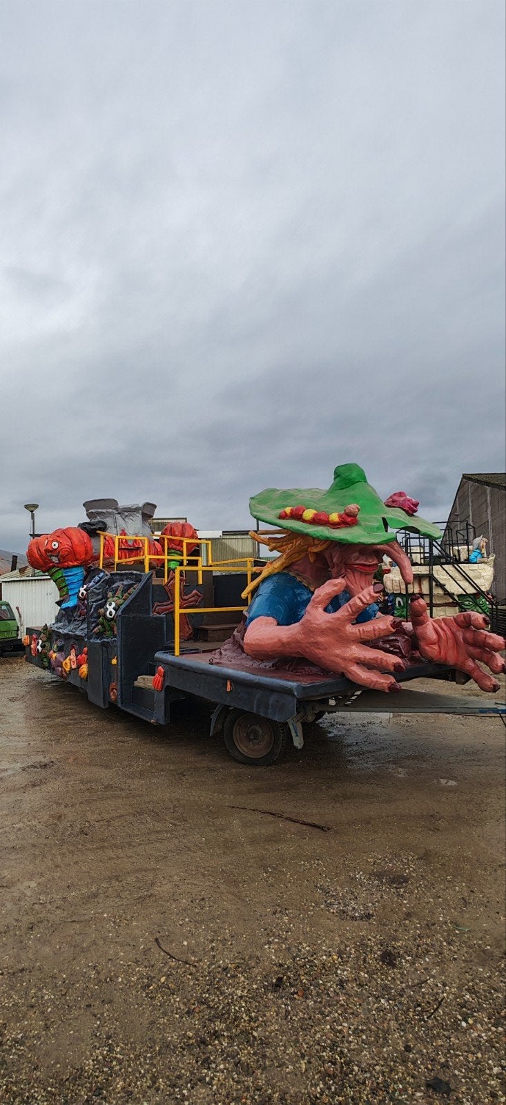 carnavalswagen te huur, Enlèvement