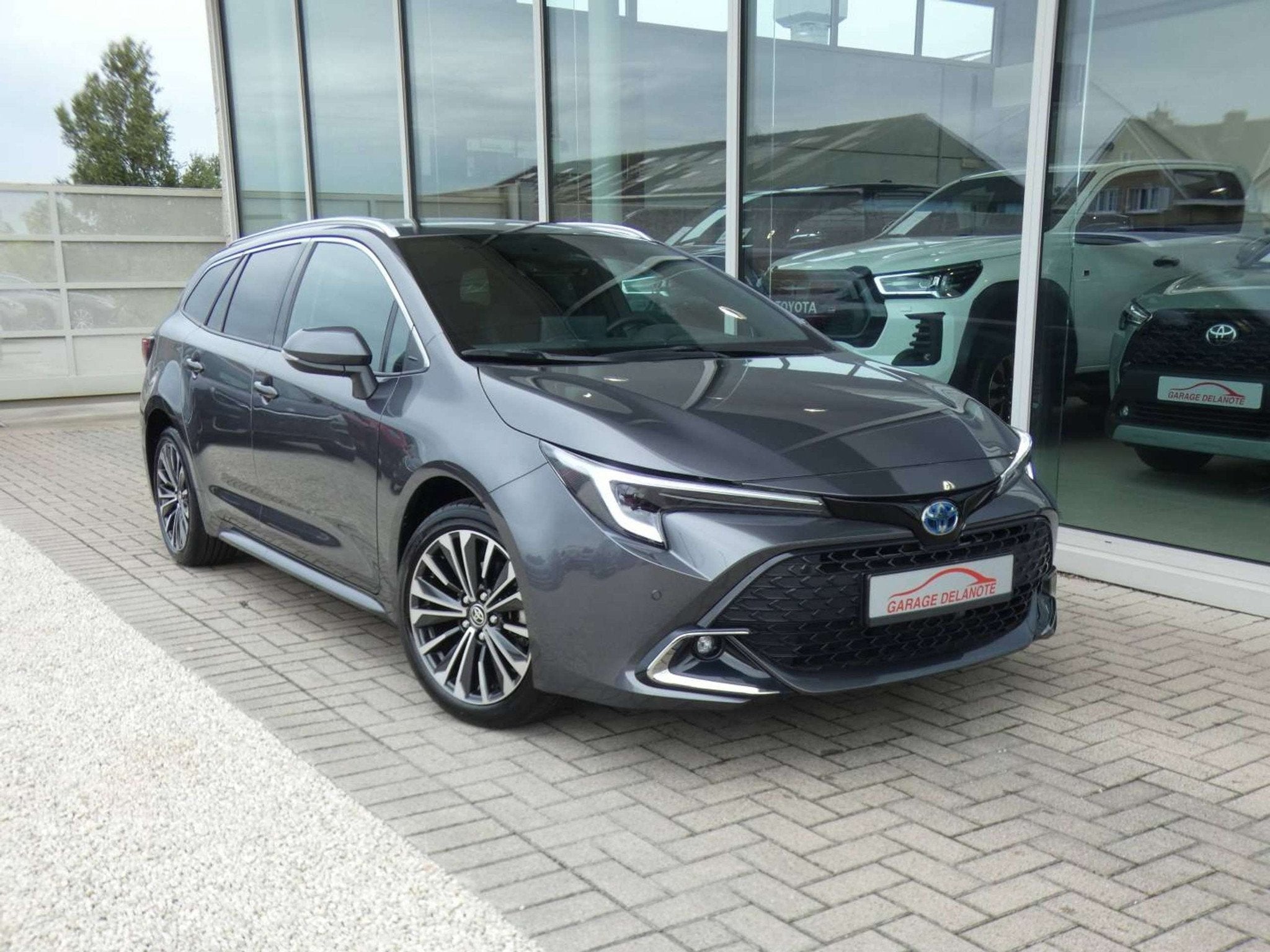 Toyota Corolla 1.8 Hybrid STYLE+TECH PACK 140pk +Elektrische, Auto's, 1300 kg, Gebruikt, Zwart, 4 cilinders