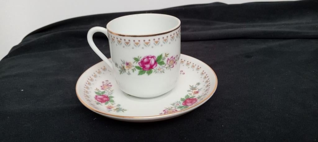 Fine porcelaine chinoise - Tasse et sous-tasse signées, Enlèvement ou Envoi
