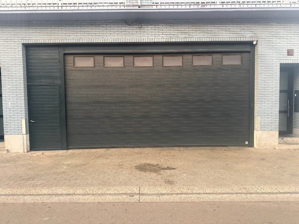 Waarborgsom 235m2 te huur in Zellik 14 Auto  5 min  Brussel, Auto's, Automaat, Multifunctioneel stuurwiel, Geel, Bedrijf