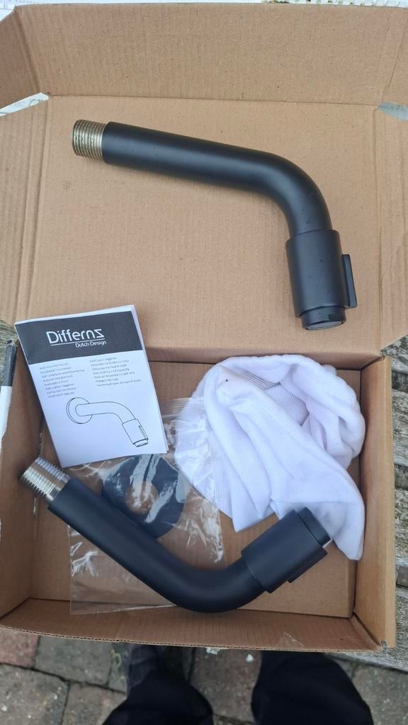 Zwarte koud waterkraan, Enlèvement, Robinet