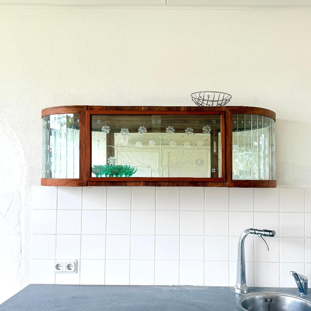 Art-deco stijl hangvitrine “Tulipe” met bloemgravure, Huis en Inrichting, Art-deco, 100 tot 150 cm, Glas, Ophalen of Verzenden