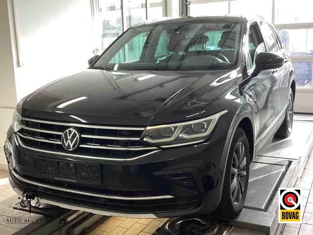 Volkswagen Tiguan 1.4 TSI eHybrid Elegance 245PK | Virtual |, Auto's, Automaat, Zwart, Zwart, Bedrijf