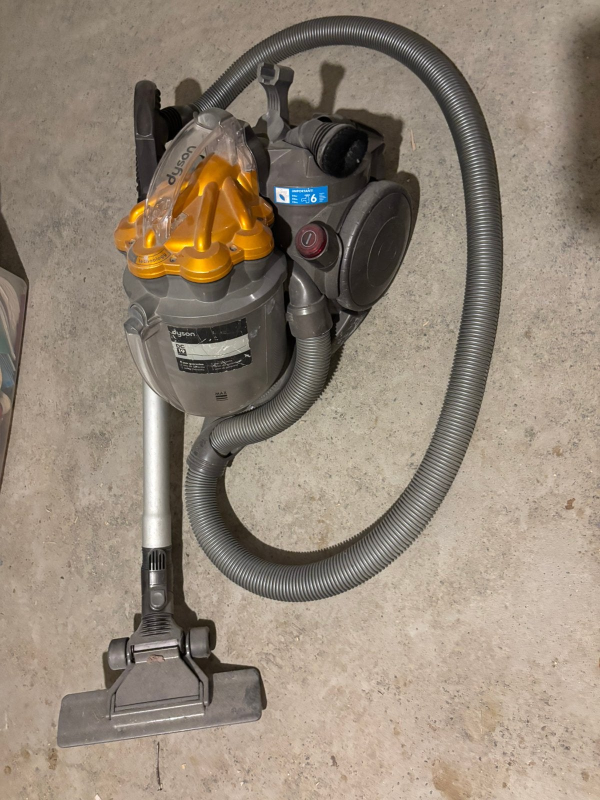 Aspirateur Dyson DC19 pour pièces, Electroménager, Aspirateurs, Réservoir, Aspirateur traîneau, Enlèvement, Dyson