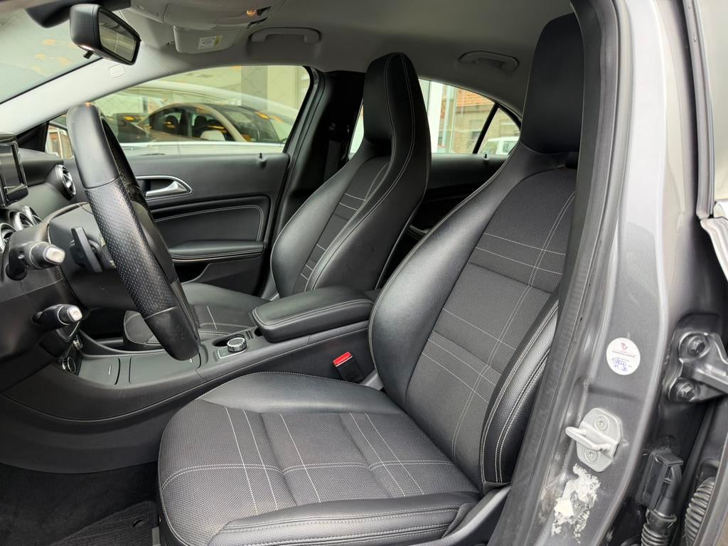 Mercedes Benz A180CDI 18" AMG velgen - PDC - Navi -Automaat, Auto's, Euro 5, Zwart, 4 cilinders, Leder en Stof