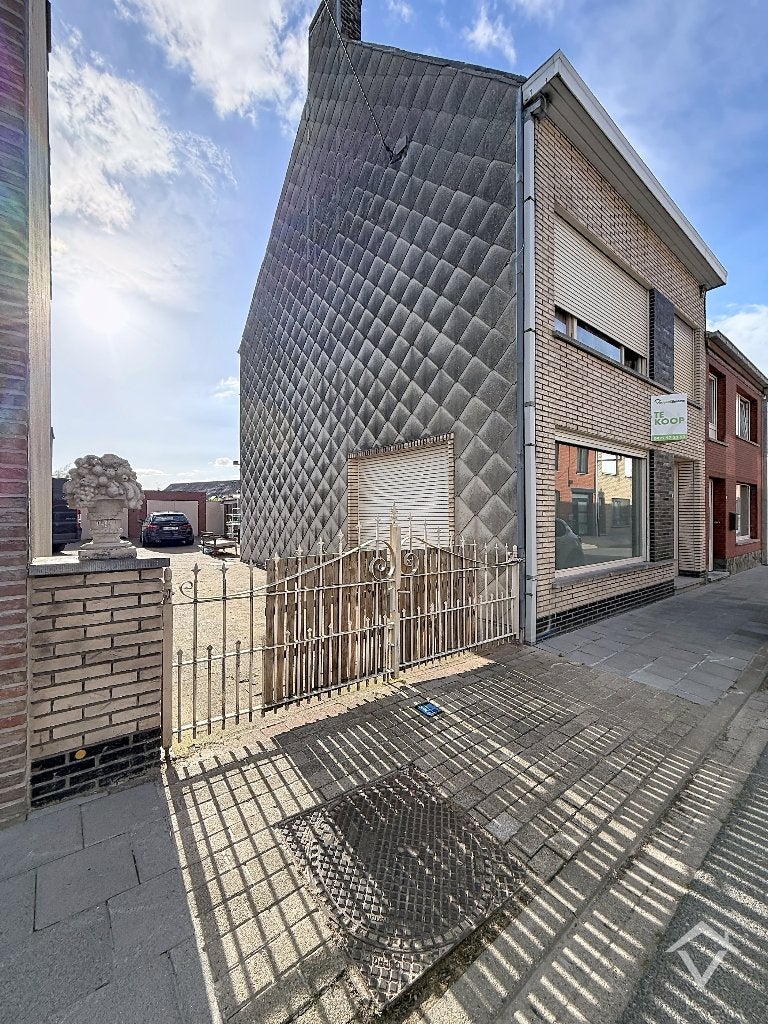 Woning met tal van mogelijkheden, 2 garages en ruim perceel!, 746 kWh/m²/an, 500 à 1000 m², 136 m², 3 pièces