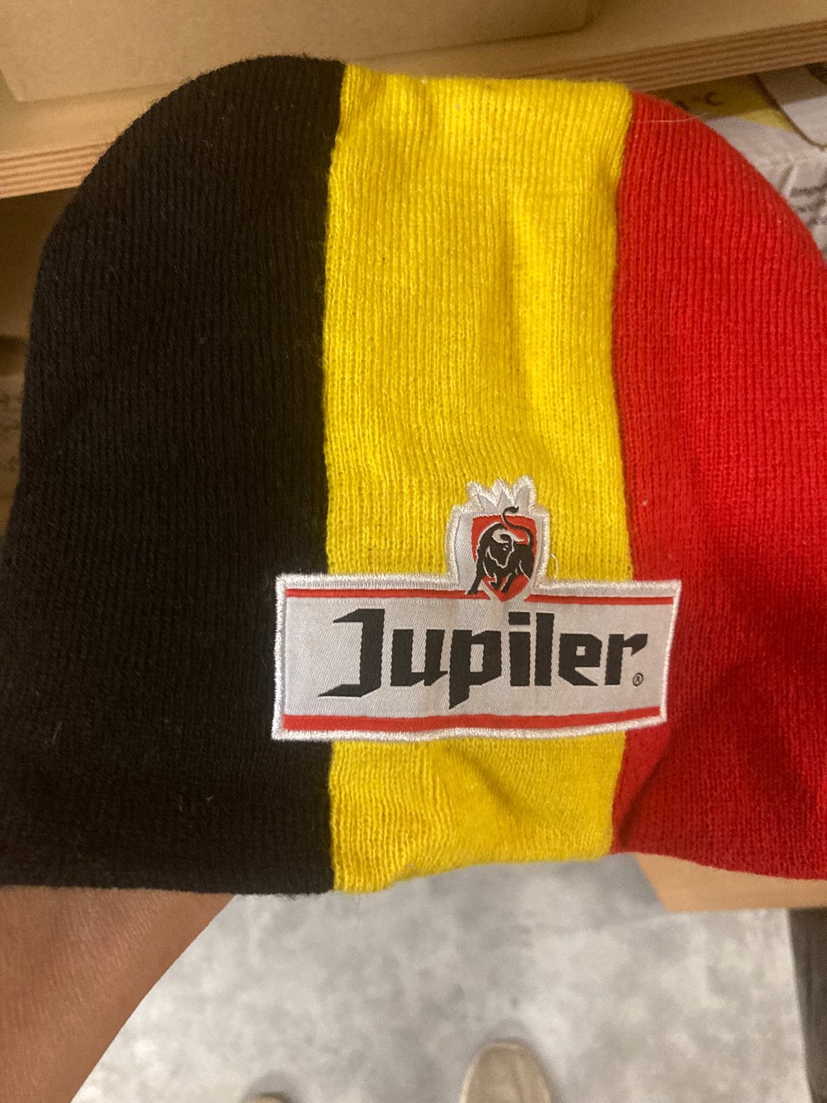 Muts Belgische kleuren Jupiler Voetbal, Ophalen, Zo goed als nieuw