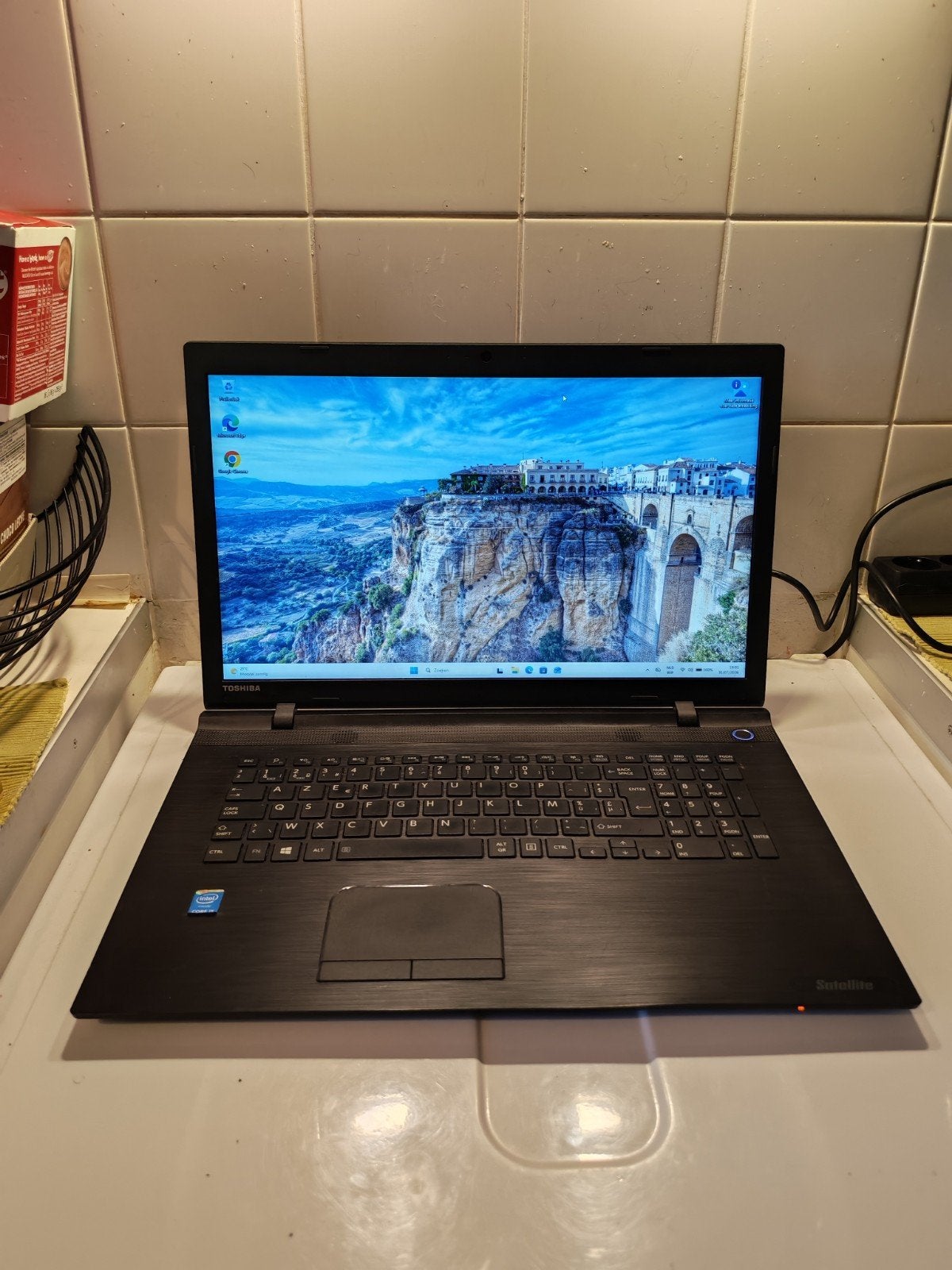 Toshiba de 17,3 pouces | Intel i5 | 8 Go de RAM |, Toshiba, Intel Core i5-5200U, Enlèvement ou Envoi, 17 pouces ou plus