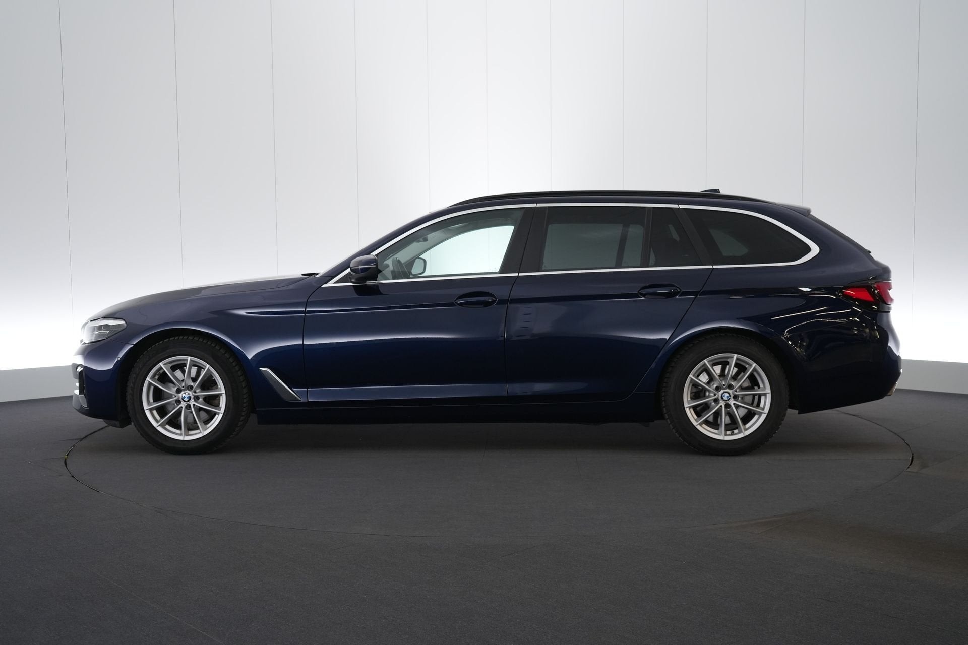 (2CGP618) BMW 5 TOURING, Entreprise, Carnet d'entretien, 5 portes, Automatique