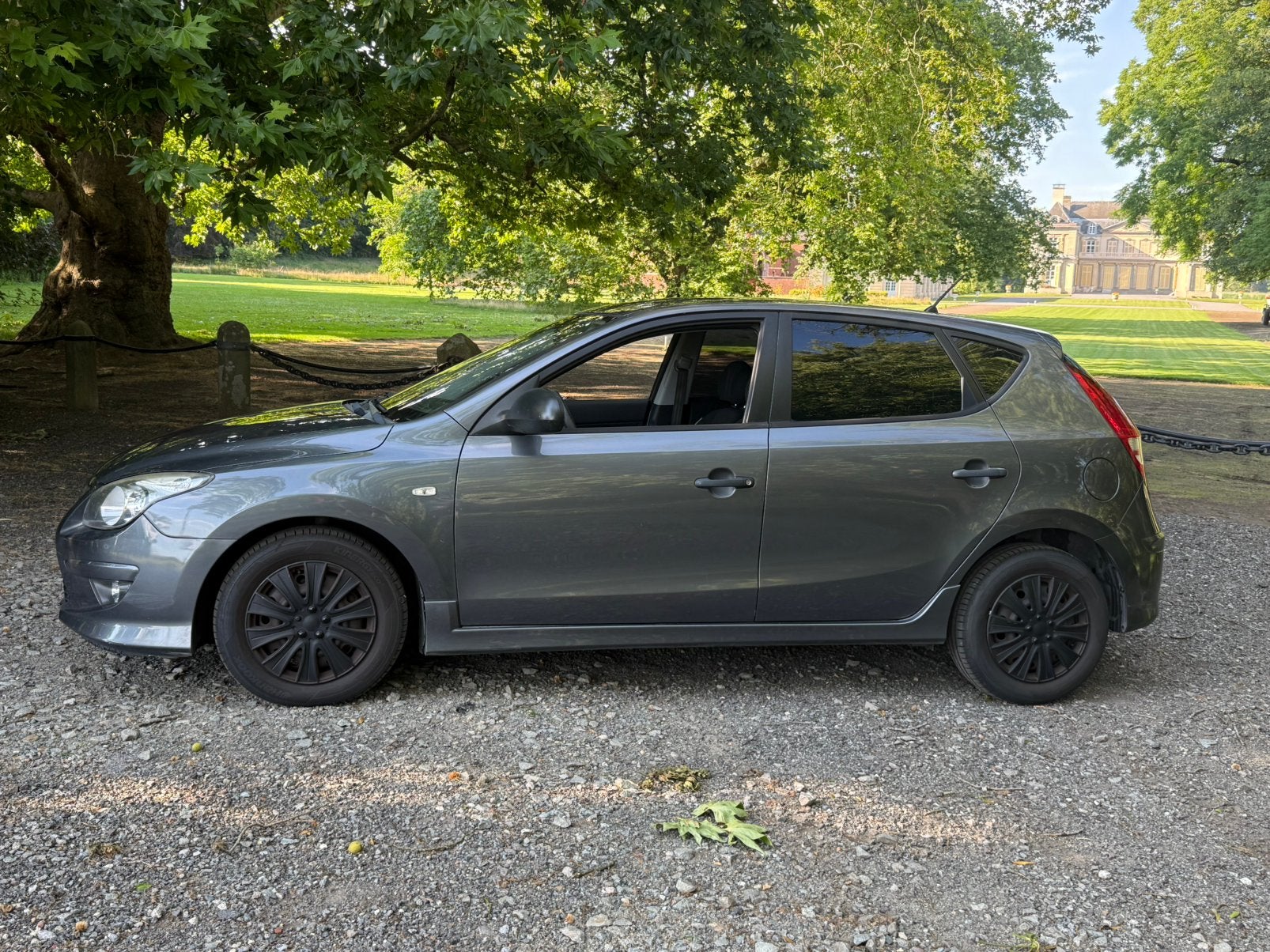Hyundai i30 1.4i ESSENCE Gps Camera Bluetooth Euro 5 LEZ ok, Autos, Achat, Entretenue par le concessionnaire, Noir, 5 portes