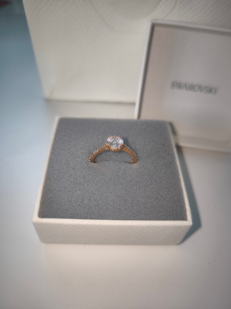 Bague Swarovski, Bijoux, Sacs & Beauté, Bagues, 20 ou plus grands, Rose, Comme neuf, Enlèvement