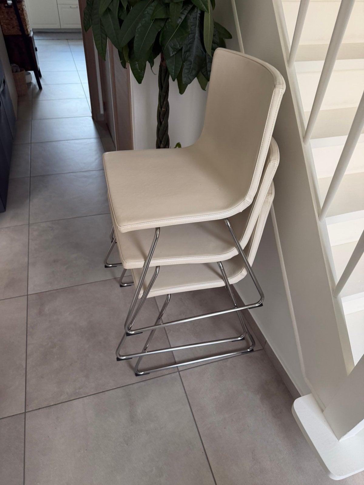 4 eetkamer stoelen te koop, Huis en Inrichting, Ophalen, Gebruikt, Wit, Leer