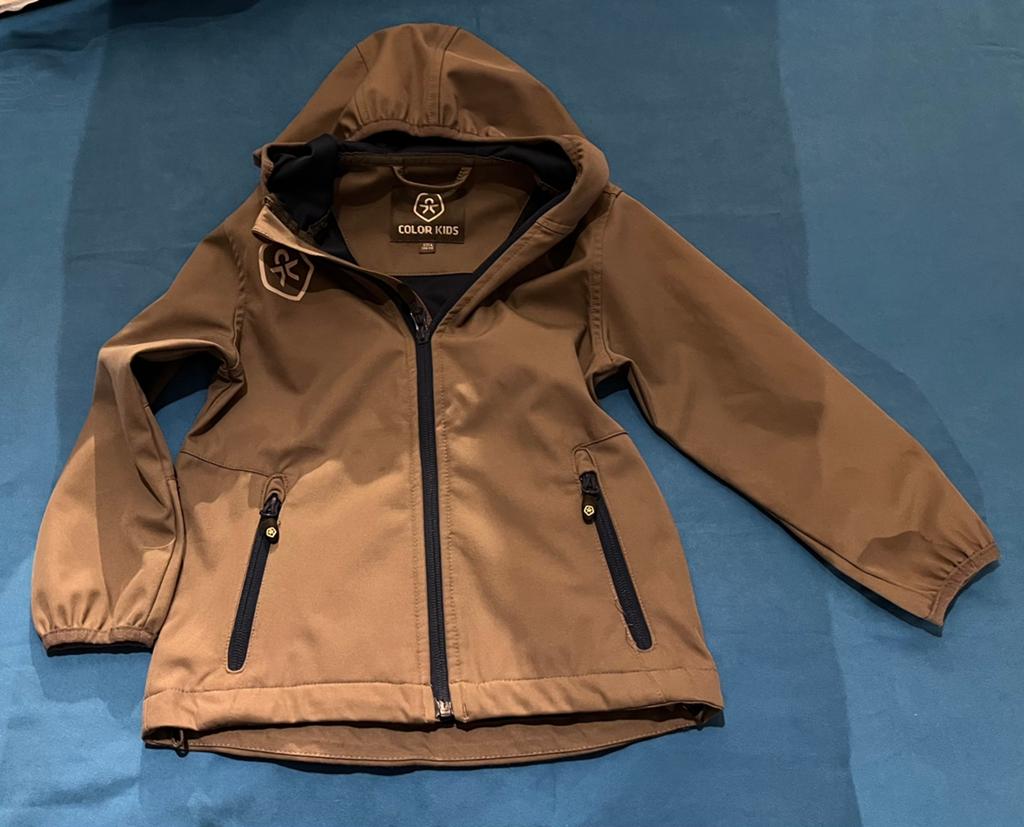 Grijze vest Color Kids in softshell met rits en kap 104-110, Enlèvement, Comme neuf, Garçon ou Fille, Pull ou Veste