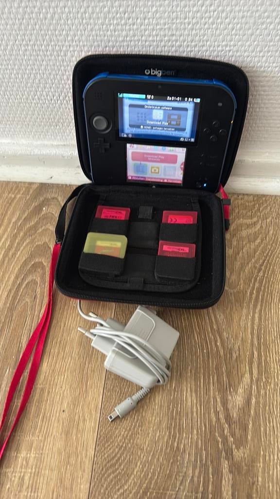 Nintendo 2ds avec étui, chargeur et jeux, Consoles de jeu & Jeux vidéo, Consoles de jeu | Nintendo DS, Enlèvement, Utilisé, Bleu