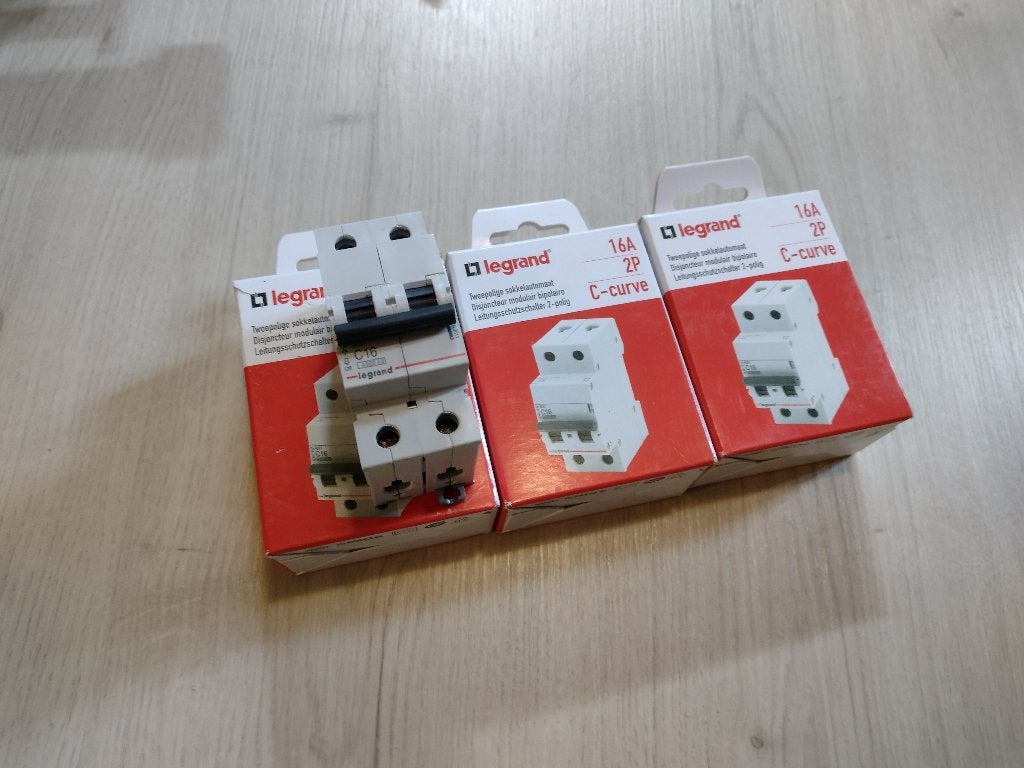3x Legrand 16A 2P C-curve zekeringsautomaat, Ophalen of Verzenden, Nieuw, Overige merken, Installatieautomaat