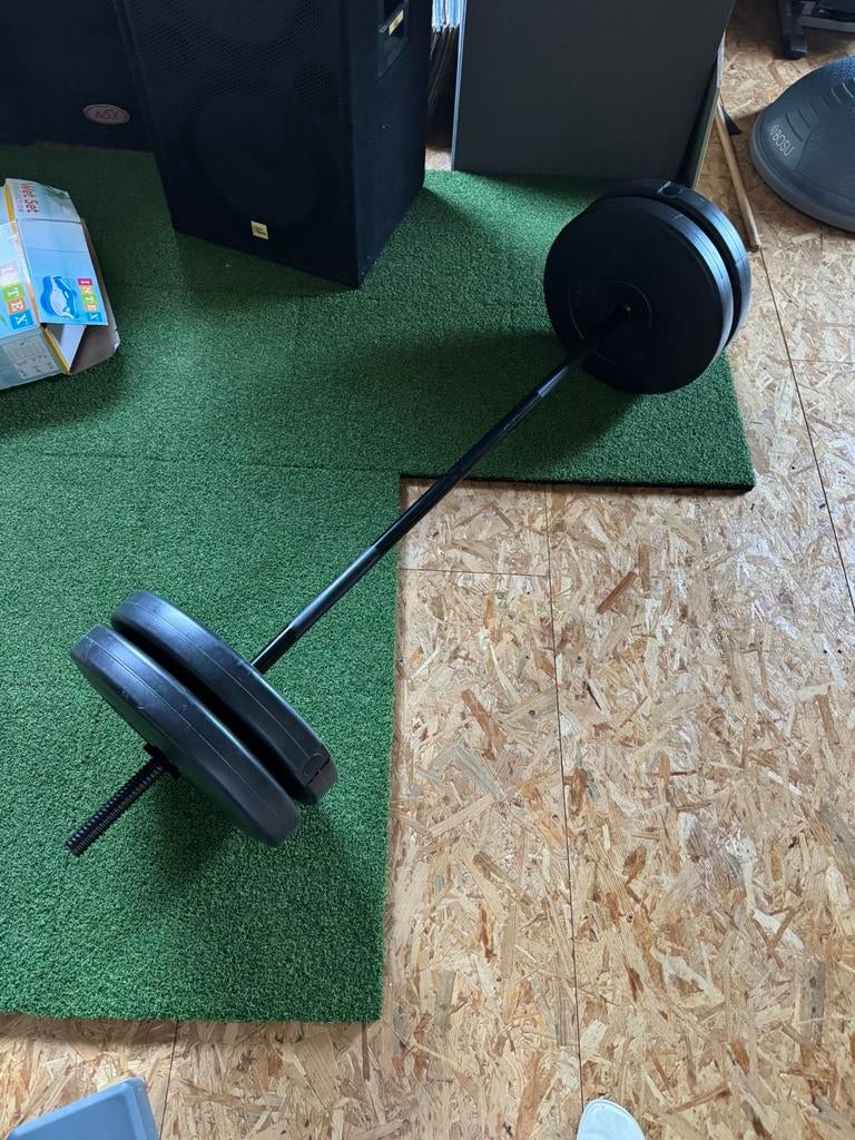 Barbell met 60 kg schijven, Sport en Fitness, Ophalen, Zo goed als nieuw