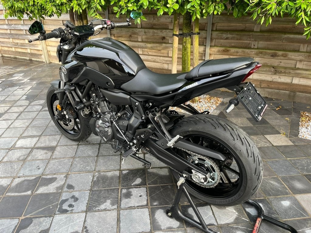 yamaha mt-07 **2500km** tech black**akrapovic lijn**5/2024**, Motos, Permis Moto A, Entreprise, Occasion, Plus de 35 kW