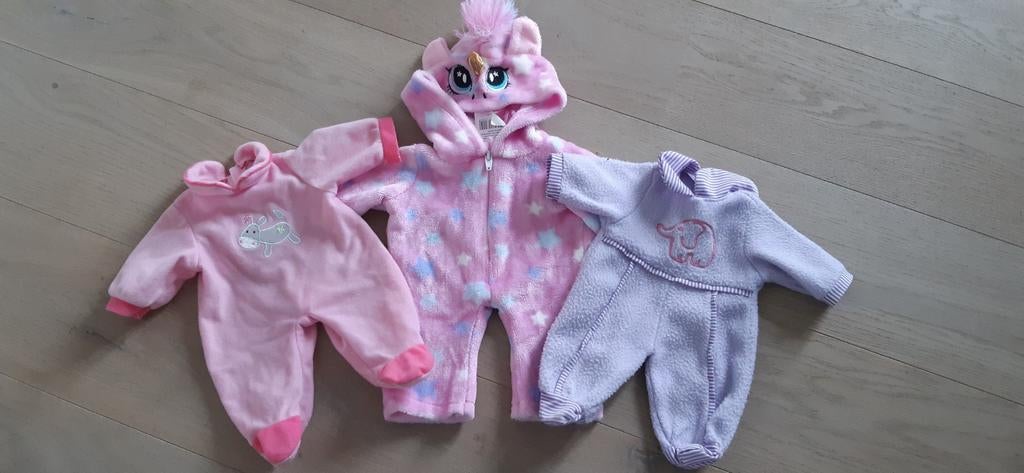 Poppenkleedjes waaronder mooi onicornpakje., Ophalen of Verzenden