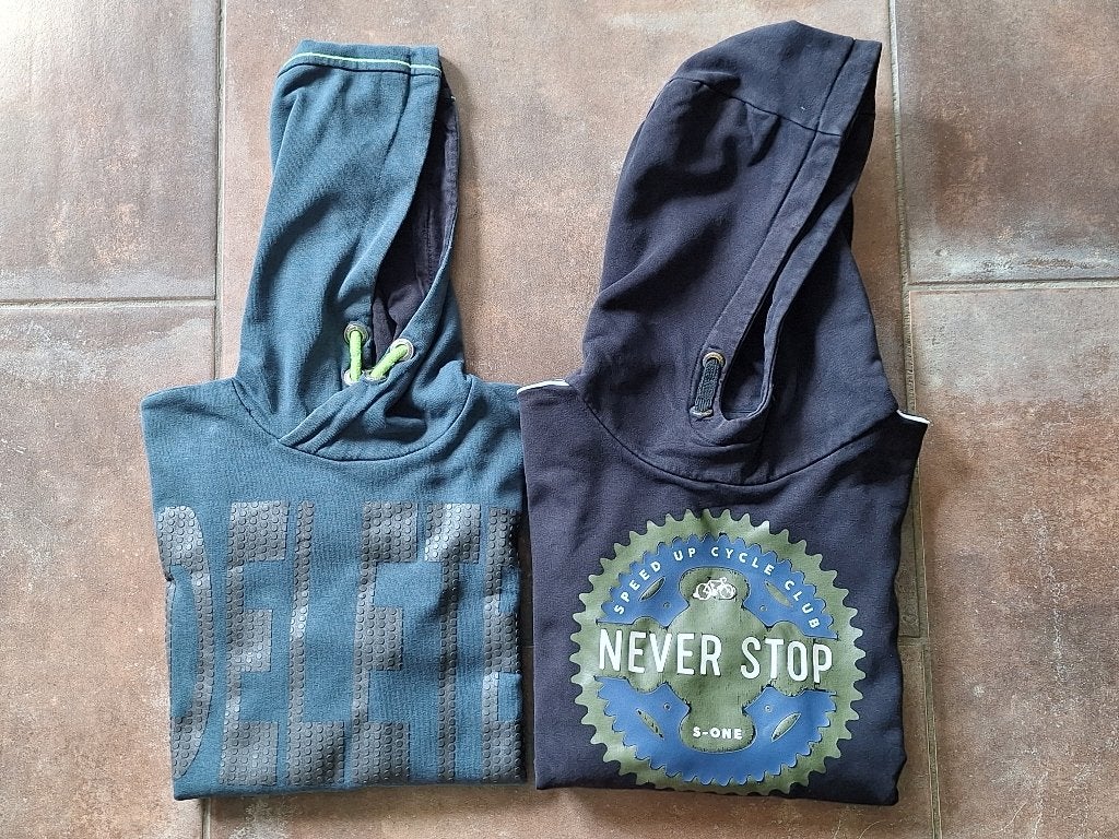 Pakket bestaande uit 2 sweaters met kap voor jongen maat 152, Kinderen en Baby's, Gebruikt, Trui of Vest, Ophalen of Verzenden