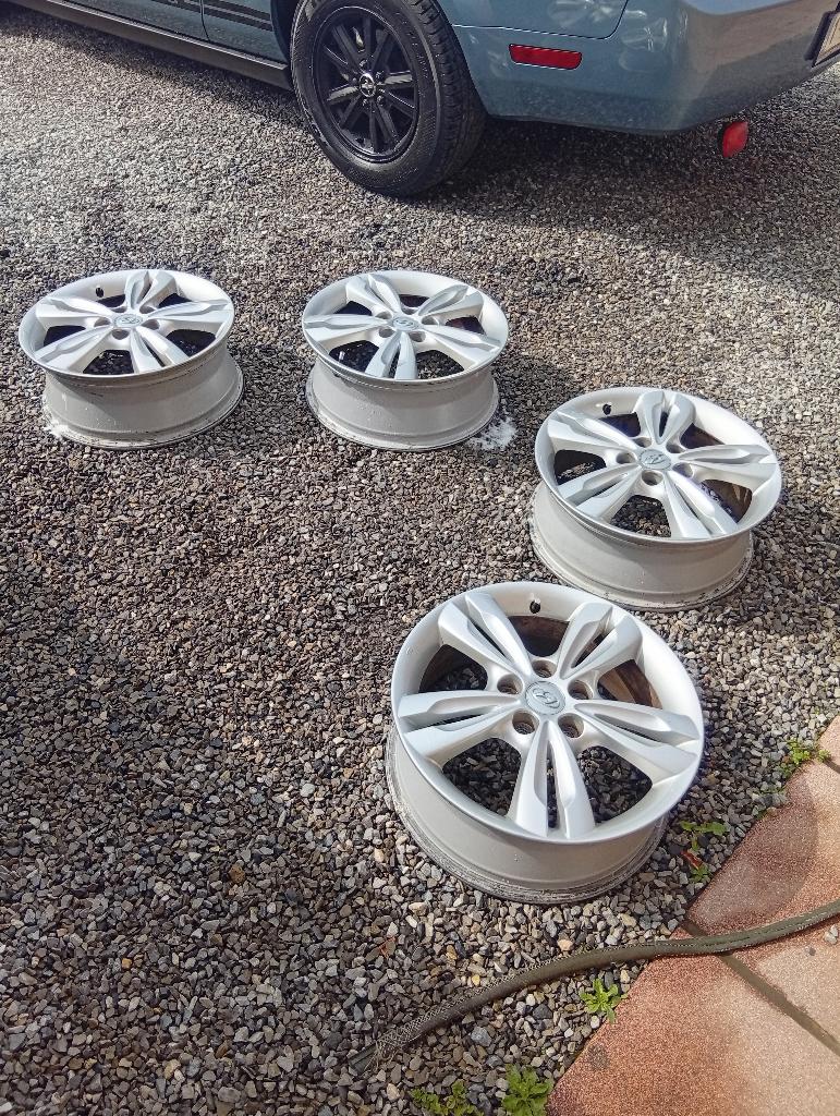 Jante hyundai 17" à vendre, Autos : Pièces & Accessoires, Véhicule de tourisme, 17 pouces, Enlèvement, Utilisé