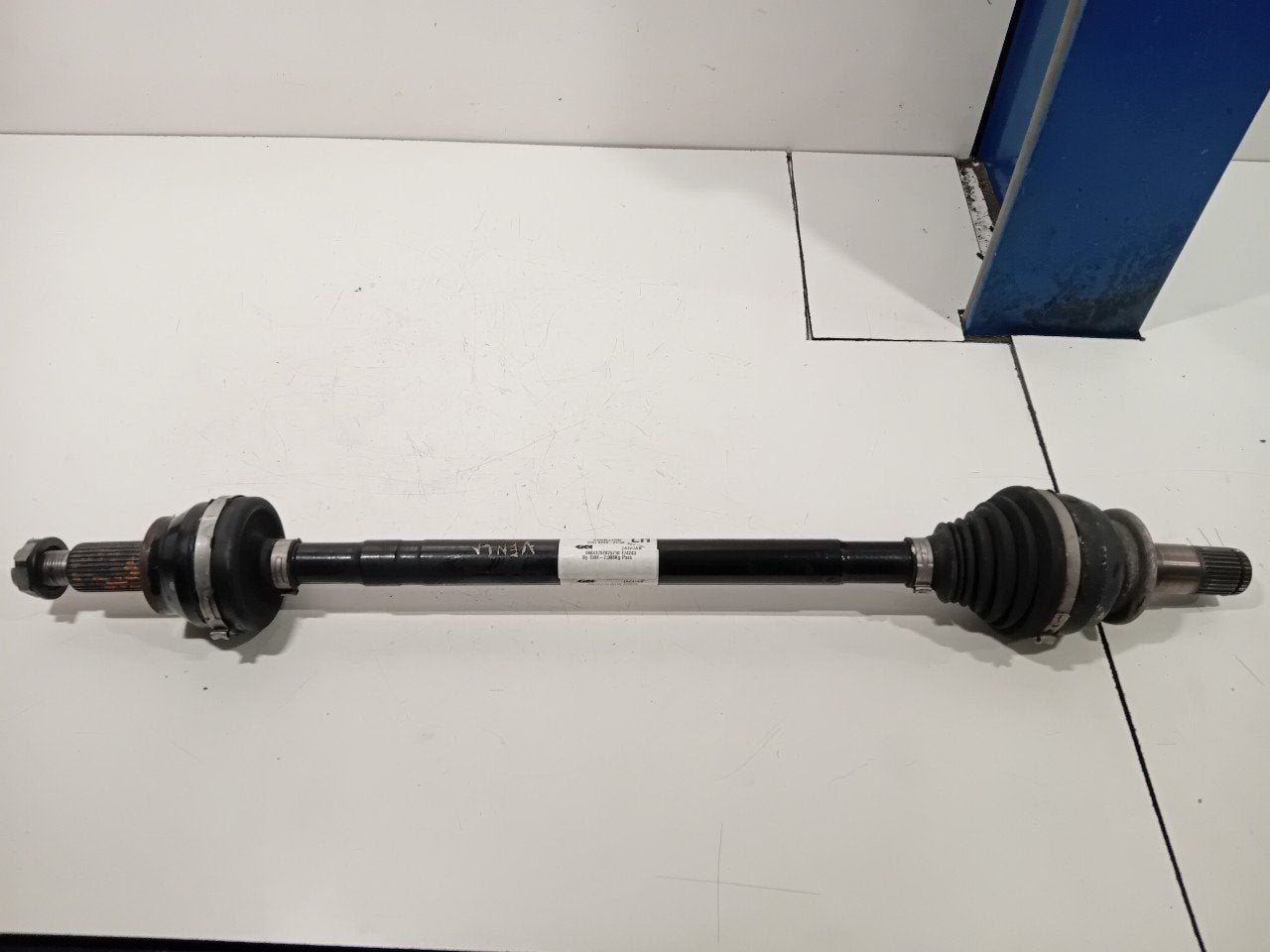 Aandrijfas links achter Jaguar F-Pace, Auto-onderdelen, Onderdelen@venauto.nl, Van der Ven Autorecycling B.V., Gebruikt, Ettenseweg 76, 4706 PB Roosendaal, The Netherlands