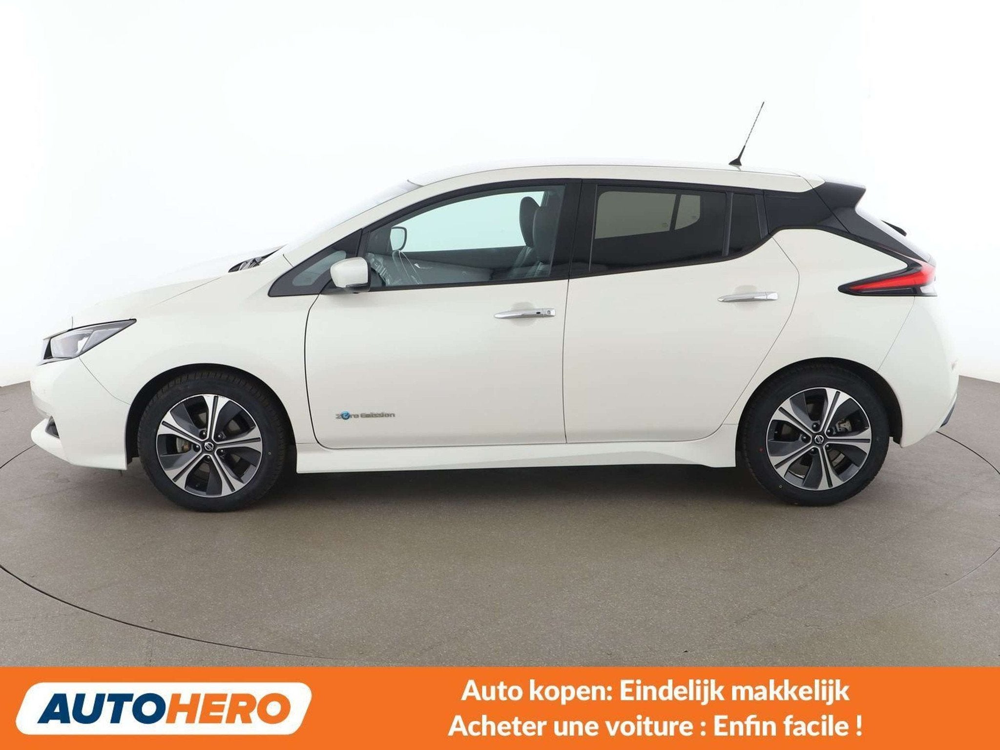 Nissan Leaf electric drive 110 kW Tekna (bj 2019, automaat), Gebruikt, Adaptive Cruise Control, Wit, 1545 kg