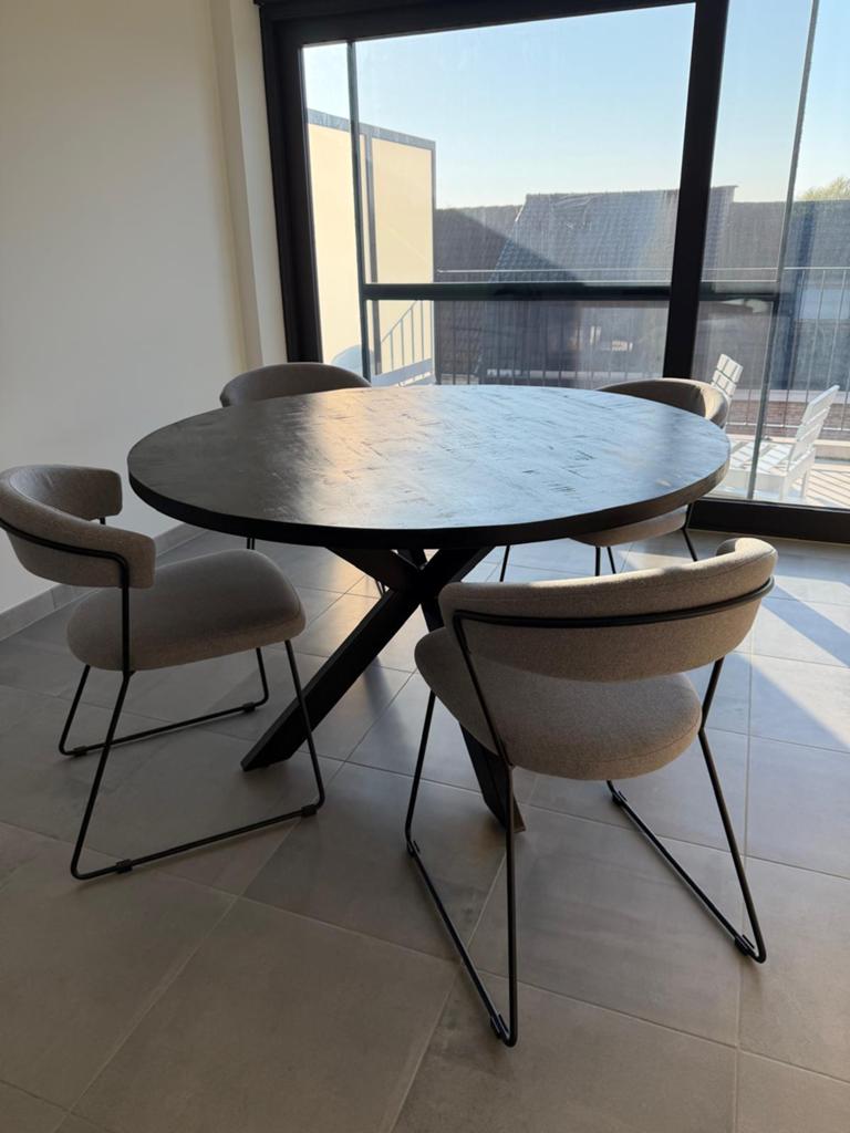 Ronde tafel +4stoelen, Ophalen, Zo goed als nieuw