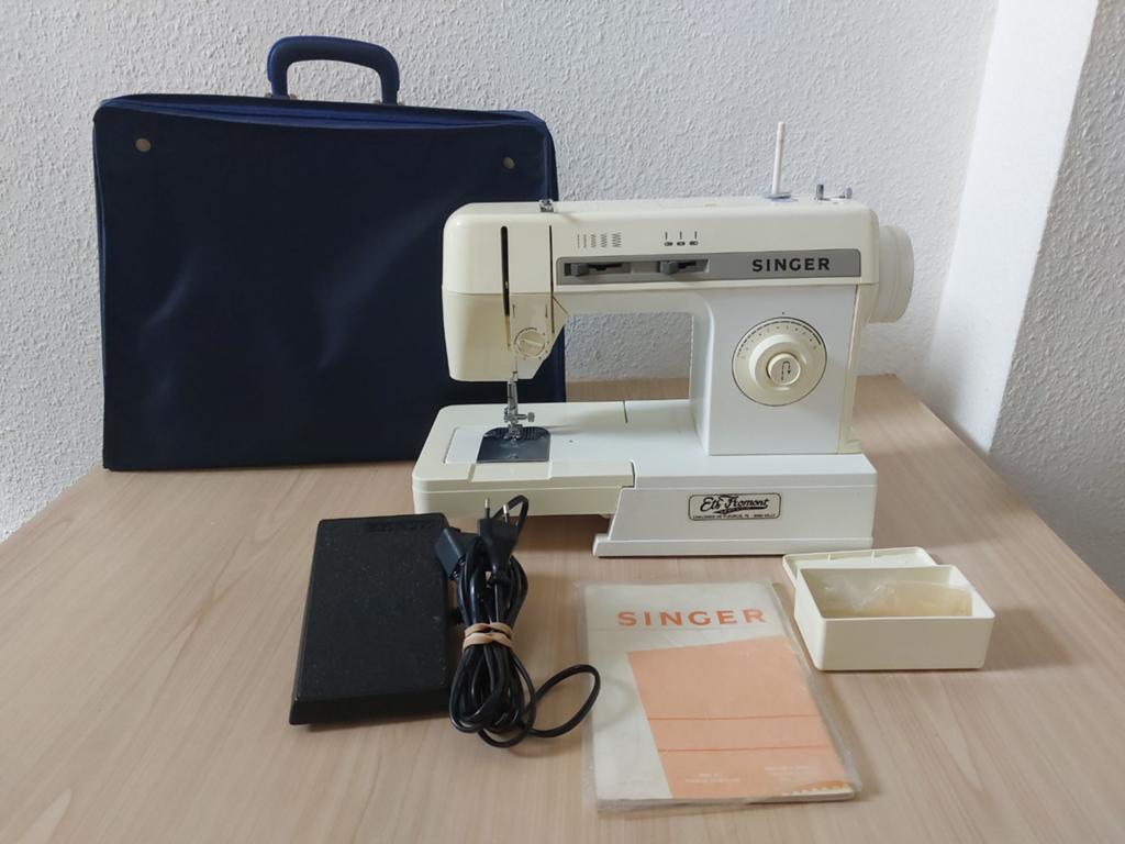 Machine à coudre SINGER, Hobby & Loisirs créatifs, Machines à coudre & Accessoires, Machine à coudre, Singer